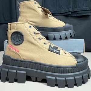Palladium Revolt HI TX Safari Boot